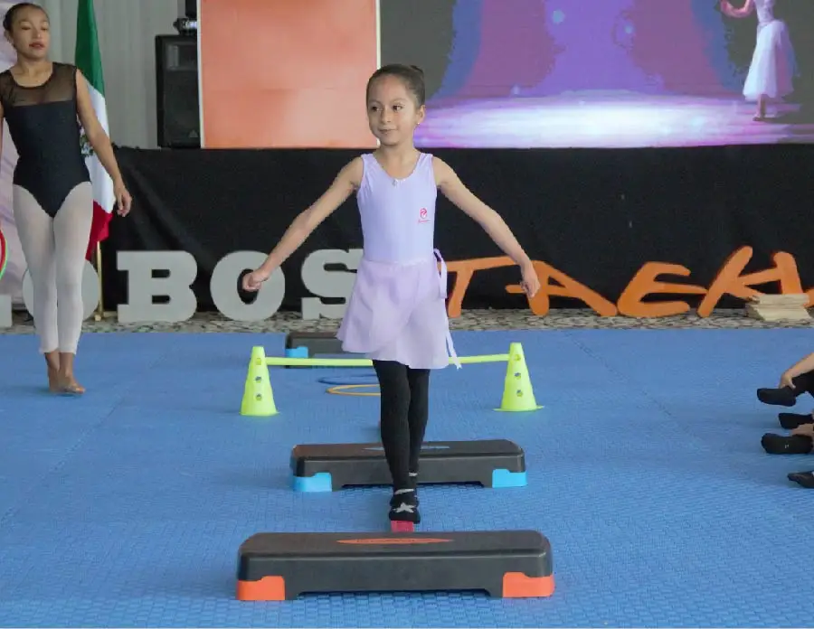 Clases de ballet infantil en Pachuca con ejercicios de equilibrio
