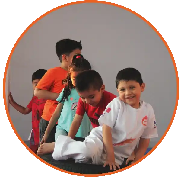 Clases de Taekwondo infantil en Pachuca - Niños pequeños entrenando en Lobos Taekwondo
